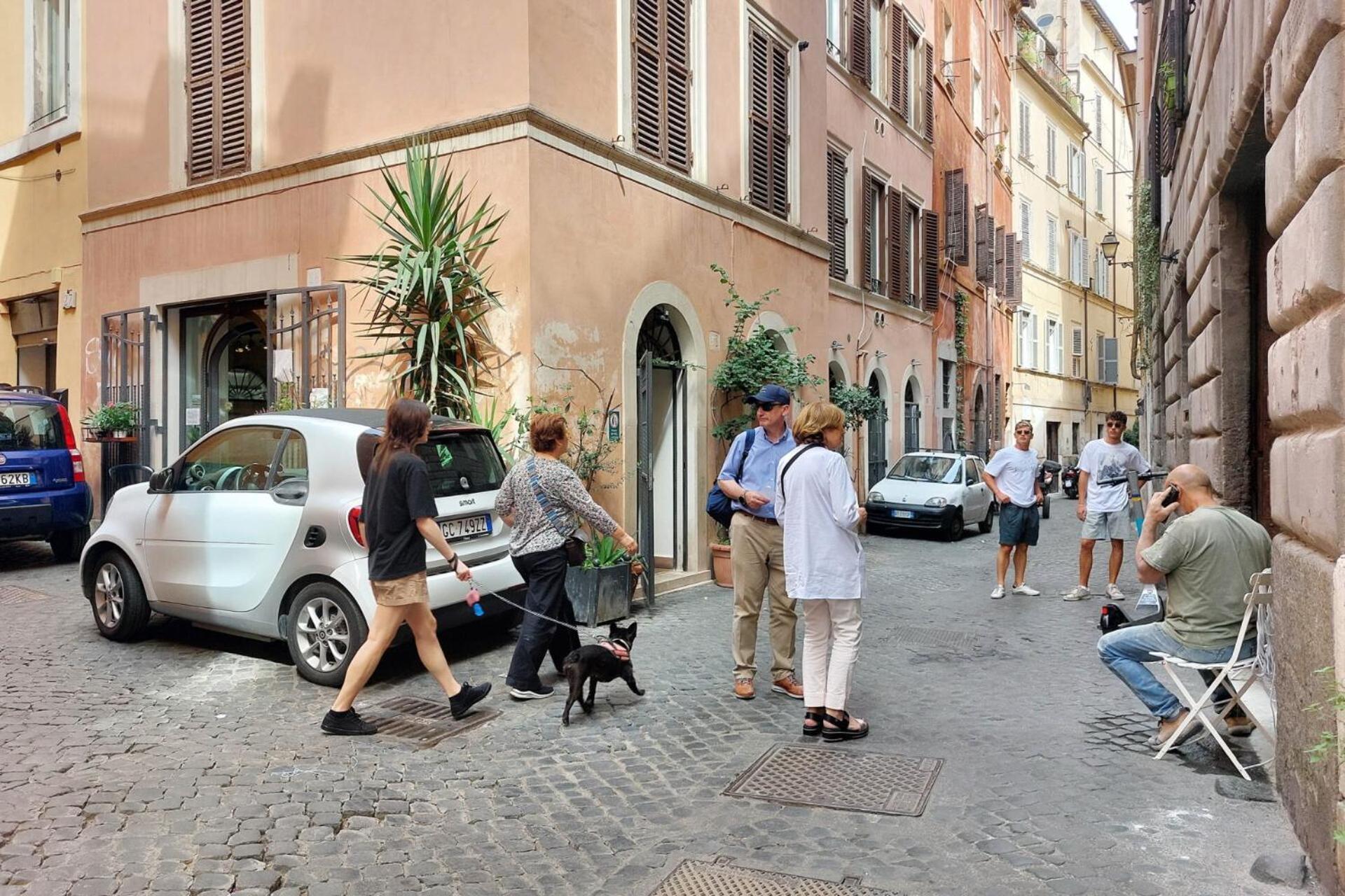 Beautiful In Campo De Fiori Apartment Rom