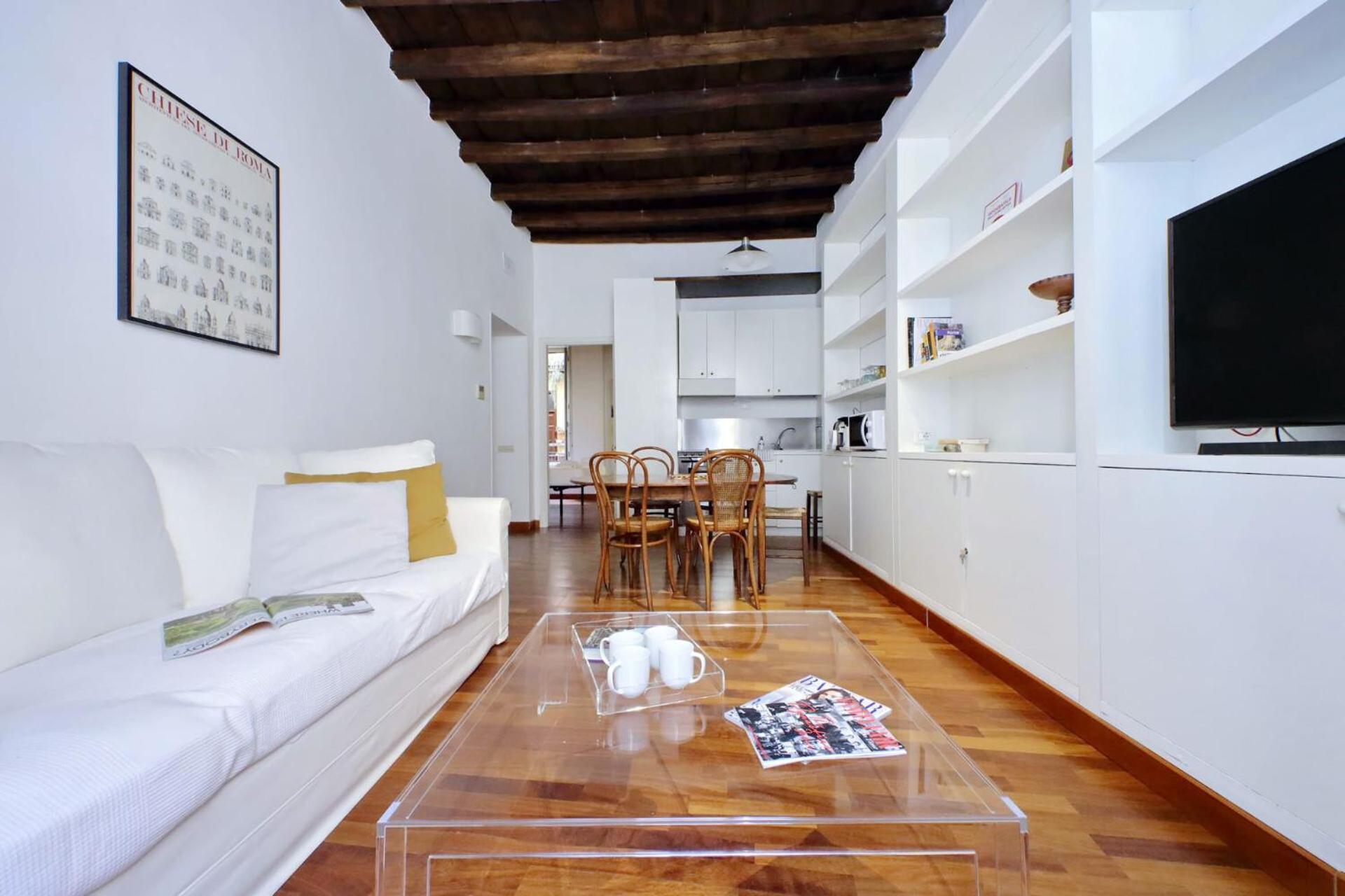 Beautiful In Campo De Fiori Apartment