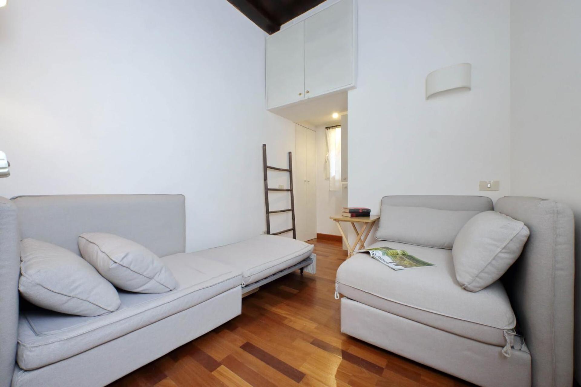 Beautiful In Campo De Fiori Apartment